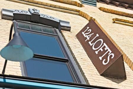 Hip Urban Loft-Small Town Charm-124 Lofts #2 West Dundee Exteriör bild